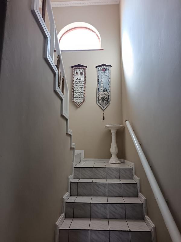 5 Bedroom Property for Sale in Grassy Park Western Cape